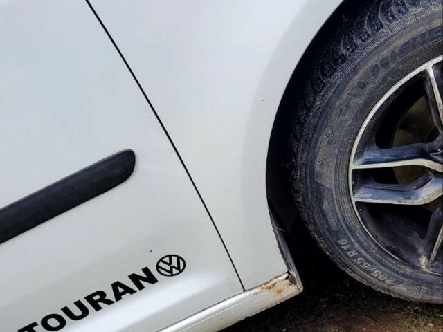 Белый Фольксваген Туран, объемом двигателя 2 л и пробегом 578 тыс. км за 2000 $, фото 5 на Automoto.ua