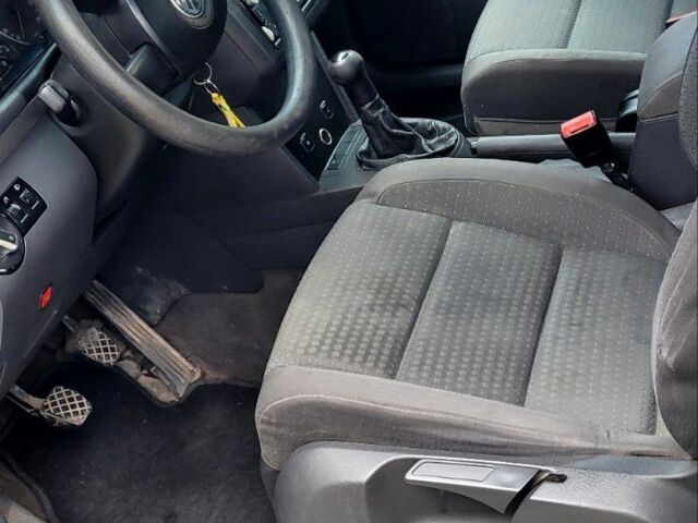 Белый Фольксваген Туран, объемом двигателя 2 л и пробегом 578 тыс. км за 2000 $, фото 6 на Automoto.ua