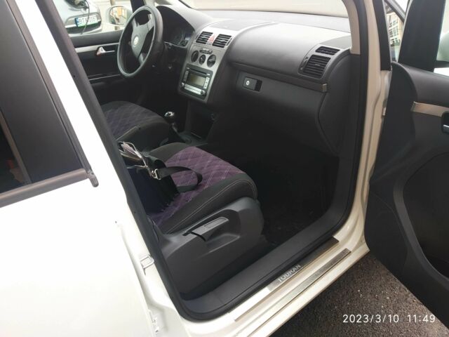 Белый Фольксваген Туран, объемом двигателя 1.4 л и пробегом 160 тыс. км за 7500 $, фото 12 на Automoto.ua