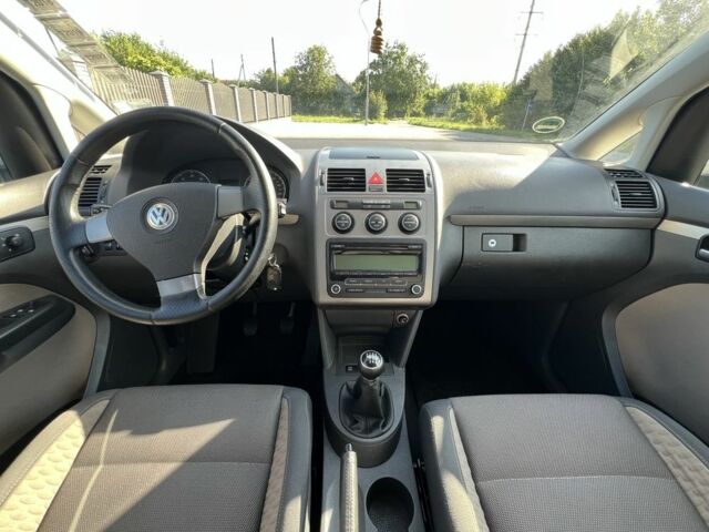 Белый Фольксваген Туран, объемом двигателя 1.4 л и пробегом 208 тыс. км за 6750 $, фото 5 на Automoto.ua