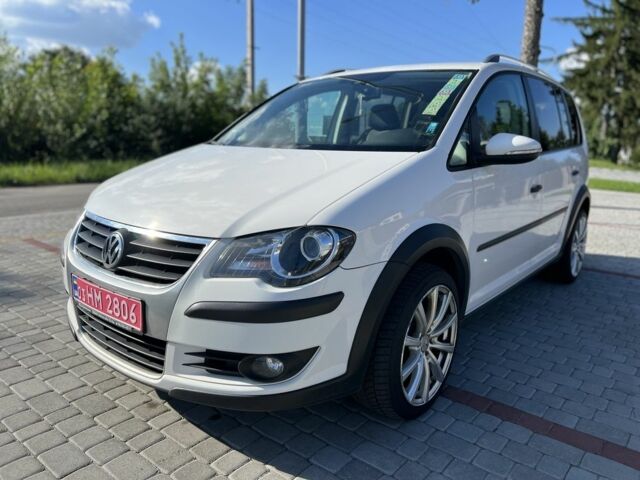 Белый Фольксваген Туран, объемом двигателя 1.4 л и пробегом 208 тыс. км за 6750 $, фото 1 на Automoto.ua