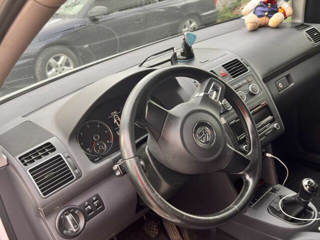 Білий Фольксваген Туран, об'ємом двигуна 1.6 л та пробігом 360 тис. км за 8700 $, фото 2 на Automoto.ua