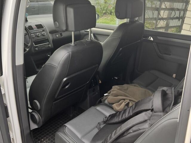 Білий Фольксваген Туран, об'ємом двигуна 1.6 л та пробігом 360 тис. км за 8700 $, фото 1 на Automoto.ua