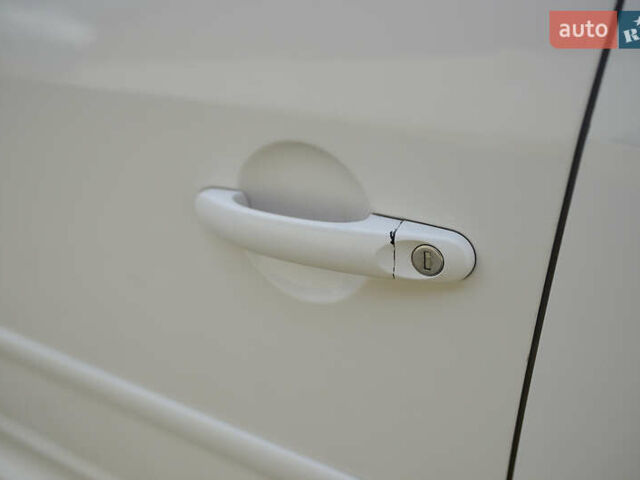 Белый Фольксваген Туран, объемом двигателя 2 л и пробегом 221 тыс. км за 11700 $, фото 19 на Automoto.ua