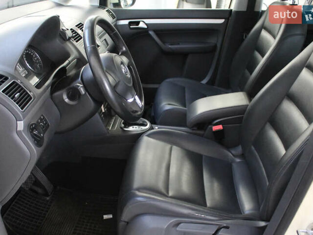 Белый Фольксваген Туран, объемом двигателя 1.97 л и пробегом 145 тыс. км за 11000 $, фото 5 на Automoto.ua