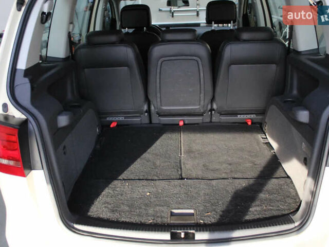 Белый Фольксваген Туран, объемом двигателя 1.97 л и пробегом 145 тыс. км за 11000 $, фото 7 на Automoto.ua