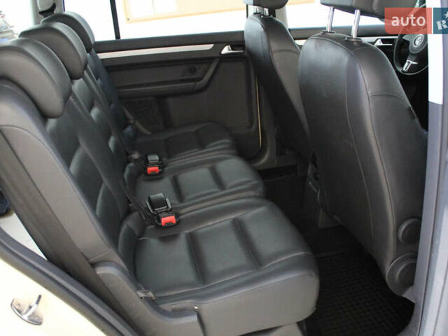 Белый Фольксваген Туран, объемом двигателя 1.97 л и пробегом 145 тыс. км за 11000 $, фото 8 на Automoto.ua