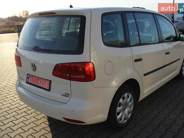 Белый Фольксваген Туран, объемом двигателя 1.97 л и пробегом 145 тыс. км за 11000 $, фото 2 на Automoto.ua
