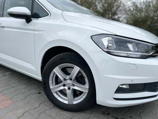 Белый Фольксваген Туран, объемом двигателя 2 л и пробегом 190 тыс. км за 18300 $, фото 5 на Automoto.ua