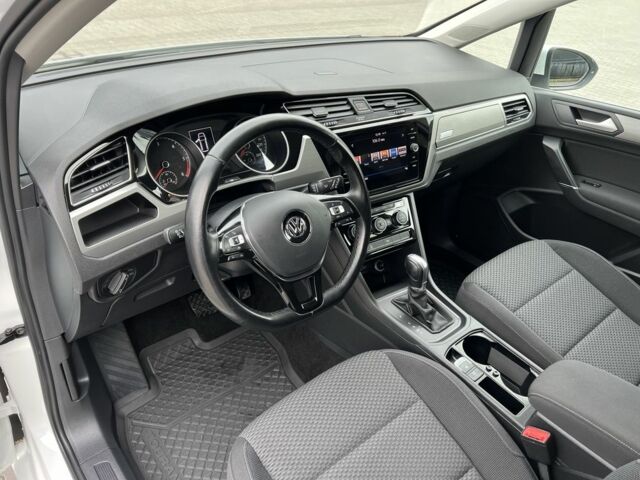 Белый Фольксваген Туран, объемом двигателя 2 л и пробегом 190 тыс. км за 18300 $, фото 8 на Automoto.ua