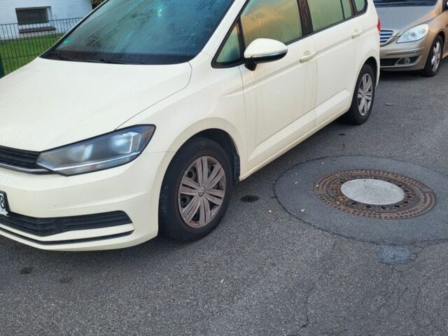 Білий Фольксваген Туран, об'ємом двигуна 2 л та пробігом 3 тис. км за 15221 $, фото 1 на Automoto.ua