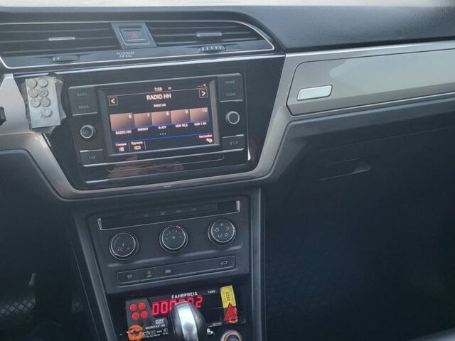 Білий Фольксваген Туран, об'ємом двигуна 2 л та пробігом 3 тис. км за 15221 $, фото 7 на Automoto.ua