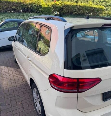 Білий Фольксваген Туран, об'ємом двигуна 2 л та пробігом 3 тис. км за 15221 $, фото 4 на Automoto.ua