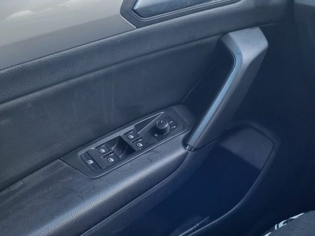 Білий Фольксваген Туран, об'ємом двигуна 2 л та пробігом 3 тис. км за 15221 $, фото 6 на Automoto.ua