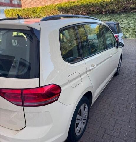 Білий Фольксваген Туран, об'ємом двигуна 2 л та пробігом 3 тис. км за 15221 $, фото 3 на Automoto.ua