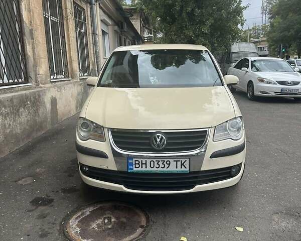 Бежевый Фольксваген Туран, объемом двигателя 1.9 л и пробегом 300 тыс. км за 6500 $, фото 7 на Automoto.ua