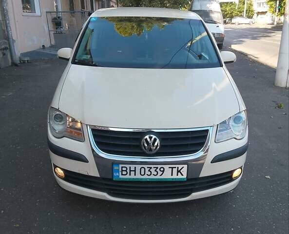 Бежевый Фольксваген Туран, объемом двигателя 1.9 л и пробегом 300 тыс. км за 6500 $, фото 4 на Automoto.ua