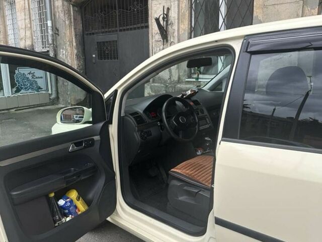 Бежевый Фольксваген Туран, объемом двигателя 1.9 л и пробегом 320 тыс. км за 6800 $, фото 6 на Automoto.ua