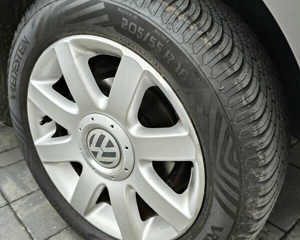 Бежевий Фольксваген Туран, об'ємом двигуна 1.4 л та пробігом 216 тис. км за 7300 $, фото 24 на Automoto.ua