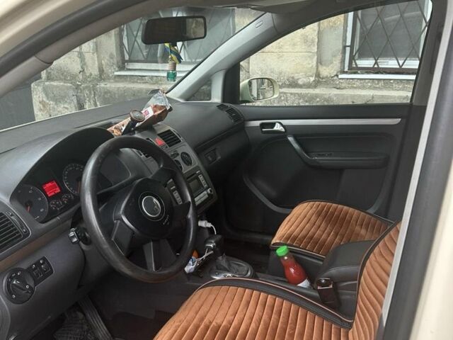 Бежевый Фольксваген Туран, объемом двигателя 1.9 л и пробегом 320 тыс. км за 6800 $, фото 7 на Automoto.ua