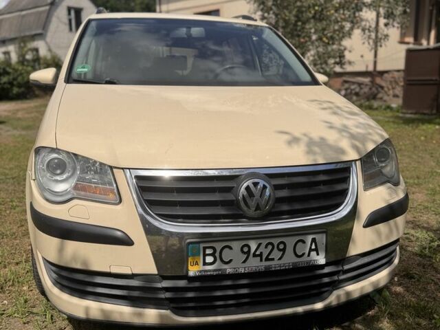 Бежевый Фольксваген Туран, объемом двигателя 1.4 л и пробегом 307 тыс. км за 6600 $, фото 1 на Automoto.ua