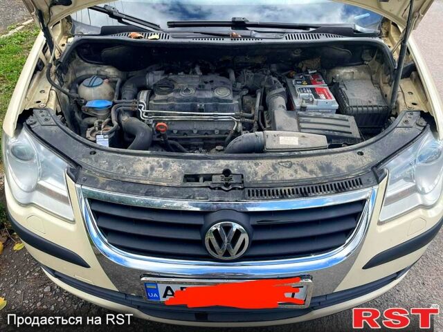 Бежевий Фольксваген Туран, об'ємом двигуна 2 л та пробігом 270 тис. км за 6900 $, фото 6 на Automoto.ua