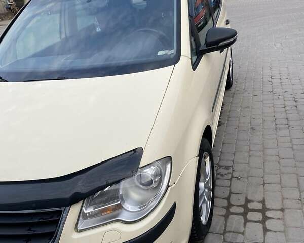 Бежевый Фольксваген Туран, объемом двигателя 2 л и пробегом 266 тыс. км за 6650 $, фото 9 на Automoto.ua