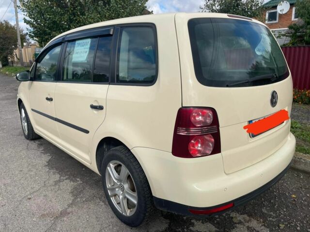 Бежевий Фольксваген Туран, об'ємом двигуна 2 л та пробігом 270 тис. км за 6900 $, фото 1 на Automoto.ua