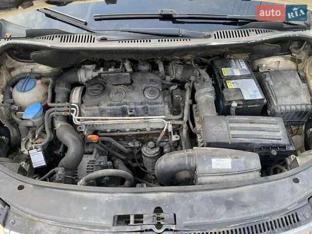 Бежевый Фольксваген Туран, объемом двигателя 2 л и пробегом 266 тыс. км за 6650 $, фото 13 на Automoto.ua