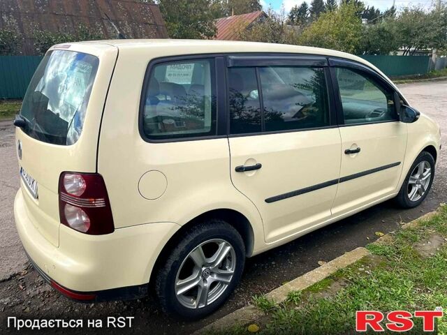 Бежевий Фольксваген Туран, об'ємом двигуна 2 л та пробігом 270 тис. км за 6900 $, фото 2 на Automoto.ua