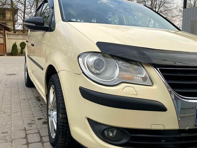 Бежевий Фольксваген Туран, об'ємом двигуна 1.9 л та пробігом 266 тис. км за 7300 $, фото 6 на Automoto.ua