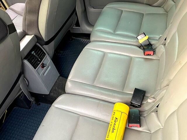 Бежевий Фольксваген Туран, об'ємом двигуна 1.9 л та пробігом 266 тис. км за 7300 $, фото 3 на Automoto.ua