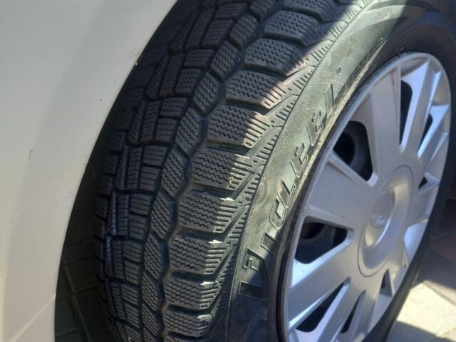 Бежевый Фольксваген Туран, объемом двигателя 2 л и пробегом 300 тыс. км за 3300 $, фото 1 на Automoto.ua