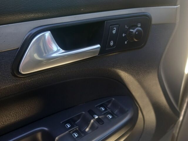 Бежевый Фольксваген Туран, объемом двигателя 2 л и пробегом 300 тыс. км за 3300 $, фото 2 на Automoto.ua