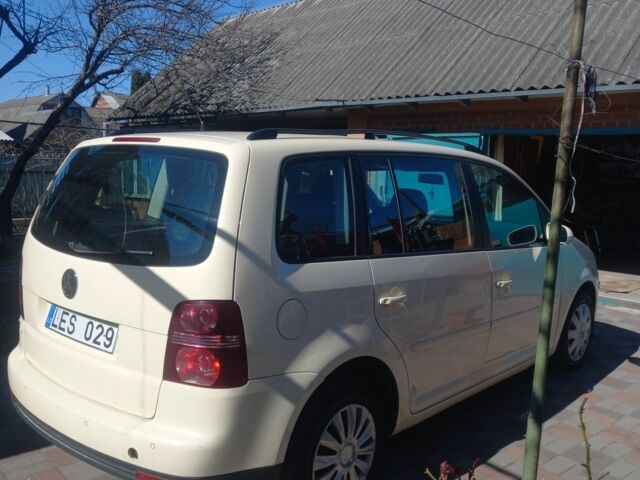 Бежевый Фольксваген Туран, объемом двигателя 2 л и пробегом 300 тыс. км за 3300 $, фото 5 на Automoto.ua