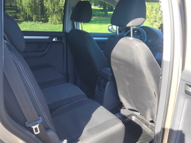 Бежевый Фольксваген Туран, объемом двигателя 1.6 л и пробегом 235 тыс. км за 9933 $, фото 9 на Automoto.ua