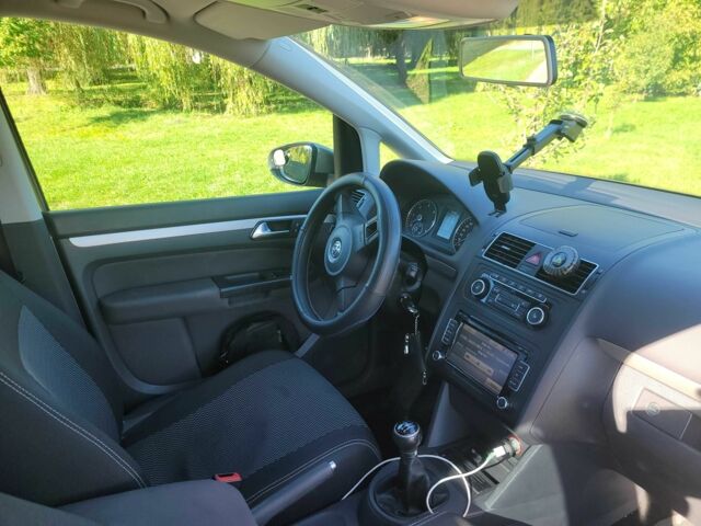 Бежевый Фольксваген Туран, объемом двигателя 1.6 л и пробегом 235 тыс. км за 9933 $, фото 8 на Automoto.ua