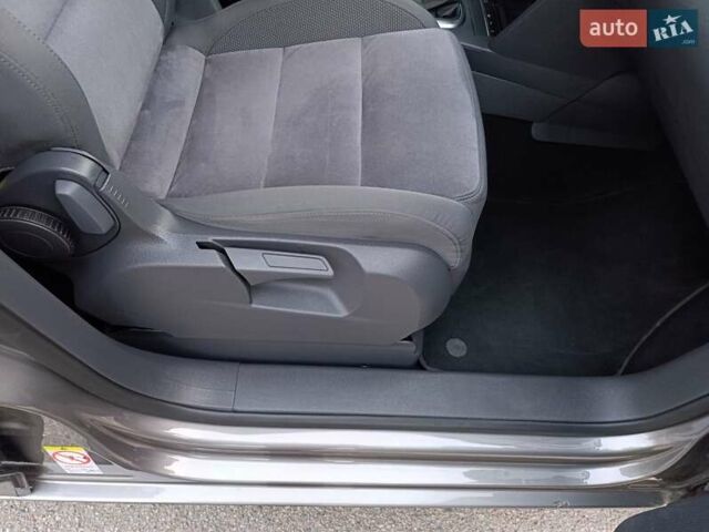 Бежевый Фольксваген Туран, объемом двигателя 1.39 л и пробегом 160 тыс. км за 12002 $, фото 27 на Automoto.ua