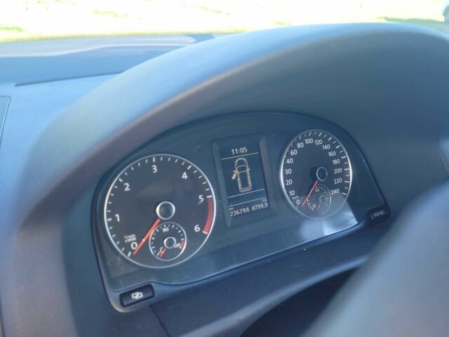 Бежевый Фольксваген Туран, объемом двигателя 1.6 л и пробегом 235 тыс. км за 9933 $, фото 7 на Automoto.ua