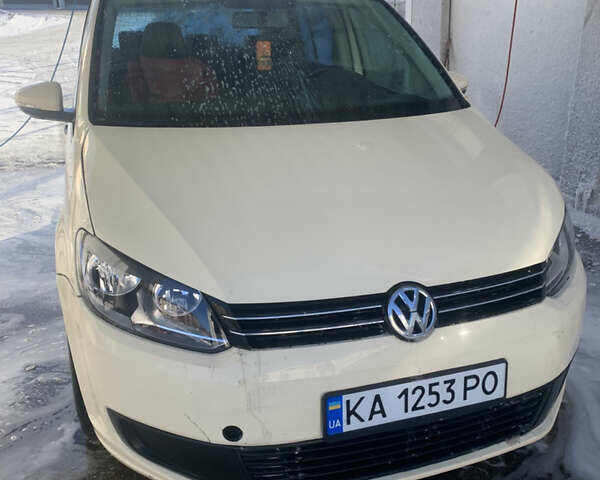 Бежевий Фольксваген Туран, об'ємом двигуна 1.6 л та пробігом 240 тис. км за 7000 $, фото 1 на Automoto.ua