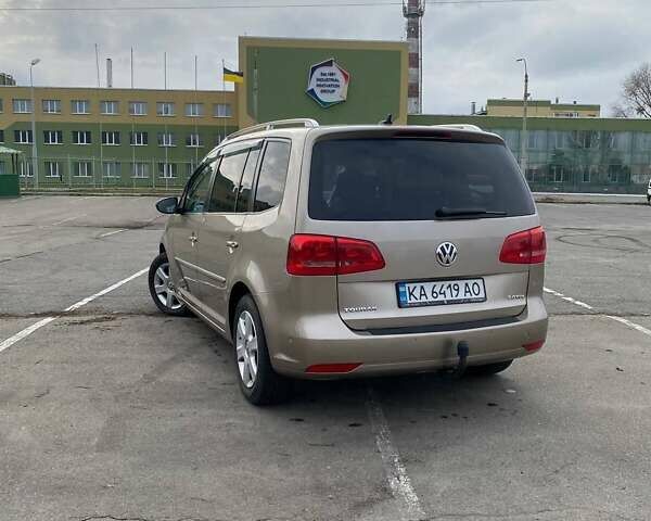 Бежевый Фольксваген Туран, объемом двигателя 1.97 л и пробегом 369 тыс. км за 11700 $, фото 5 на Automoto.ua
