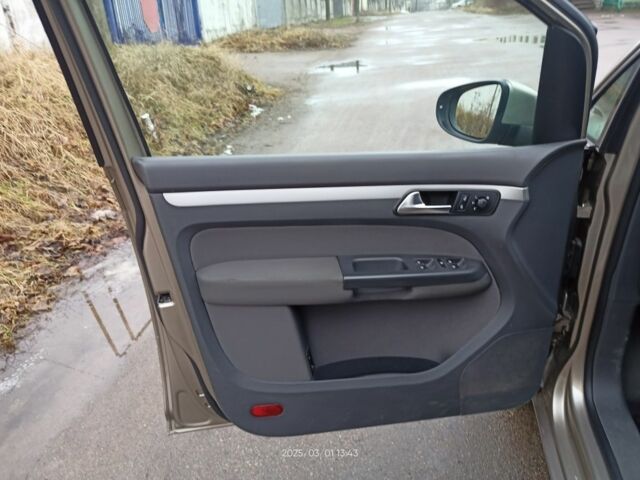 Бежевый Фольксваген Туран, объемом двигателя 1.4 л и пробегом 197 тыс. км за 7400 $, фото 9 на Automoto.ua