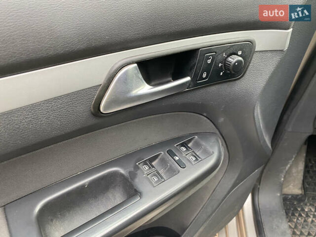 Бежевый Фольксваген Туран, объемом двигателя 1.39 л и пробегом 209 тыс. км за 7900 $, фото 8 на Automoto.ua