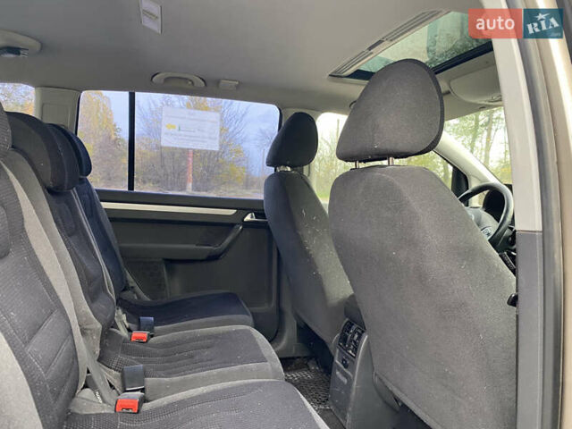 Бежевый Фольксваген Туран, объемом двигателя 1.39 л и пробегом 209 тыс. км за 7900 $, фото 14 на Automoto.ua