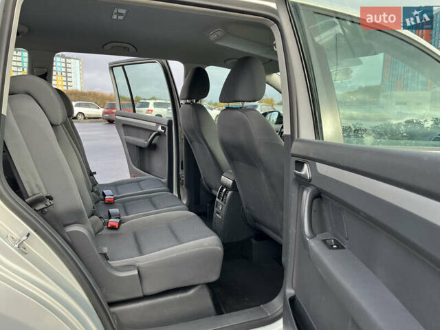 Бежевий Фольксваген Туран, об'ємом двигуна 1.4 л та пробігом 258 тис. км за 7400 $, фото 30 на Automoto.ua