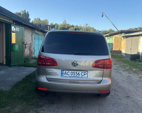 Бежевий Фольксваген Туран, об'ємом двигуна 1.6 л та пробігом 224 тис. км за 10000 $, фото 2 на Automoto.ua