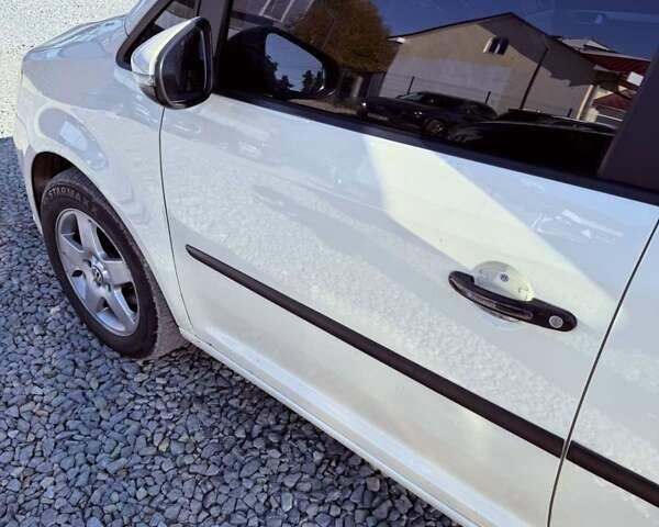 Бежевый Фольксваген Туран, объемом двигателя 1.6 л и пробегом 320 тыс. км за 8200 $, фото 4 на Automoto.ua