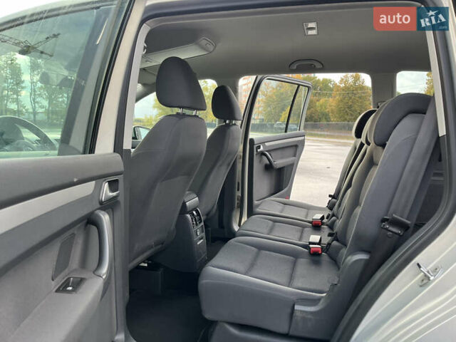 Бежевий Фольксваген Туран, об'ємом двигуна 1.4 л та пробігом 258 тис. км за 7400 $, фото 29 на Automoto.ua