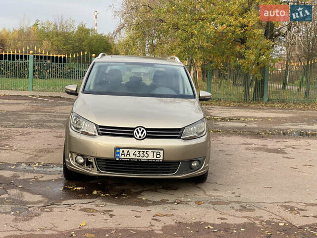 Бежевый Фольксваген Туран, объемом двигателя 1.39 л и пробегом 209 тыс. км за 7900 $, фото 1 на Automoto.ua