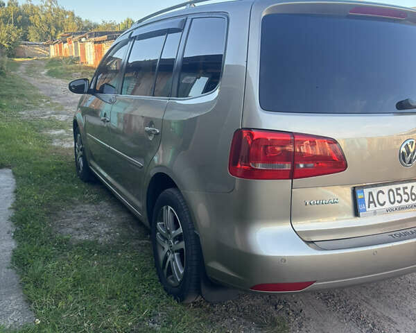 Бежевий Фольксваген Туран, об'ємом двигуна 1.6 л та пробігом 224 тис. км за 10000 $, фото 1 на Automoto.ua